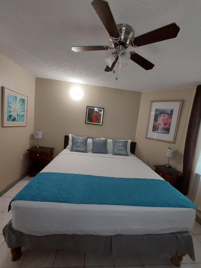 Rosi Ocean Sand Hotel Apt Ocho Rios Esterno foto