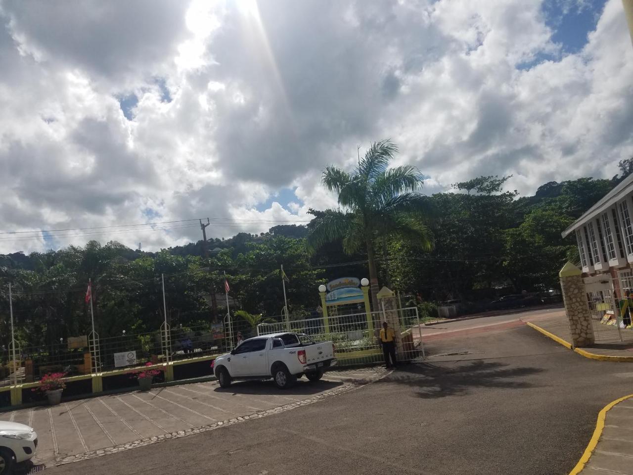 Rosi Ocean Sand Hotel Apt Ocho Rios Esterno foto