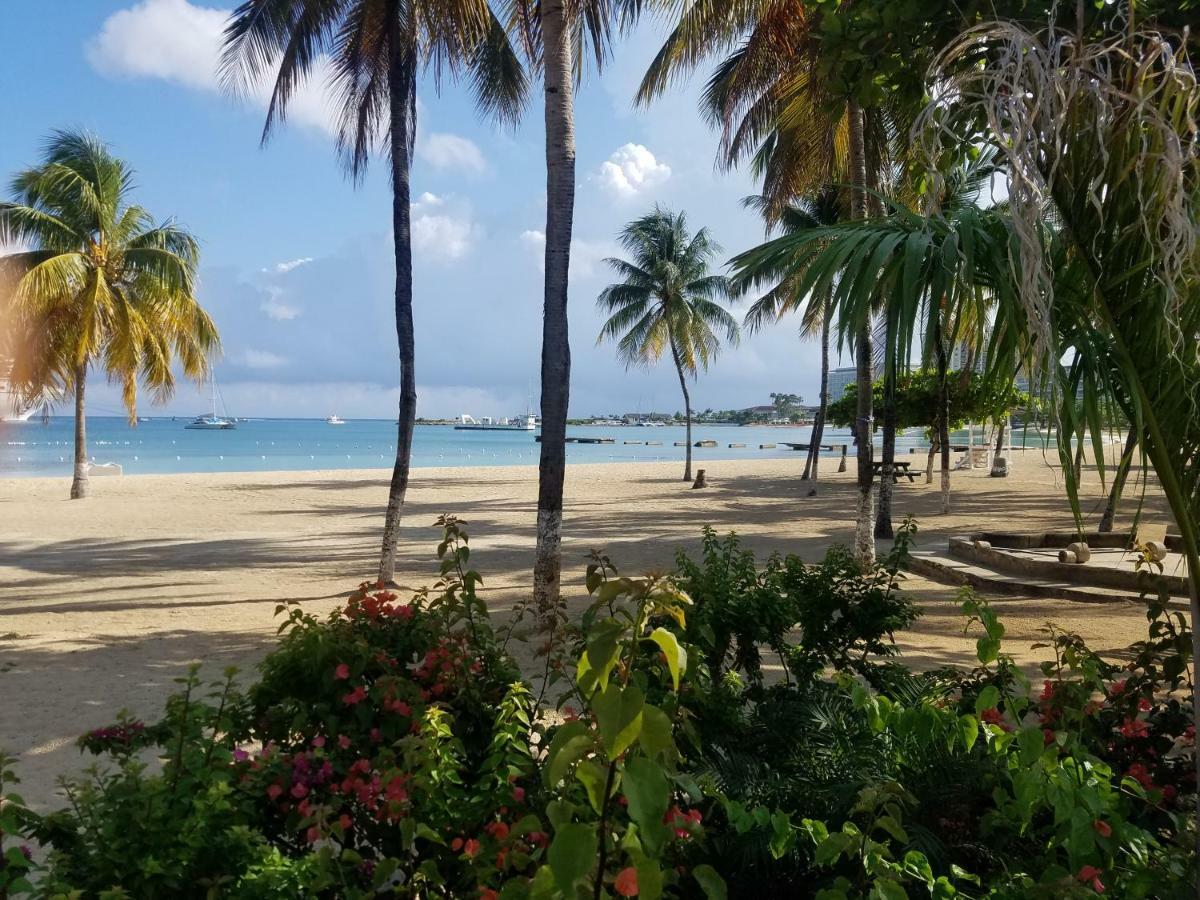 Rosi Ocean Sand Hotel Apt Ocho Rios Esterno foto