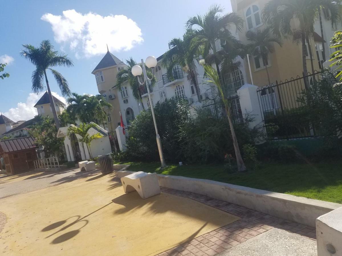 Rosi Ocean Sand Hotel Apt Ocho Rios Esterno foto